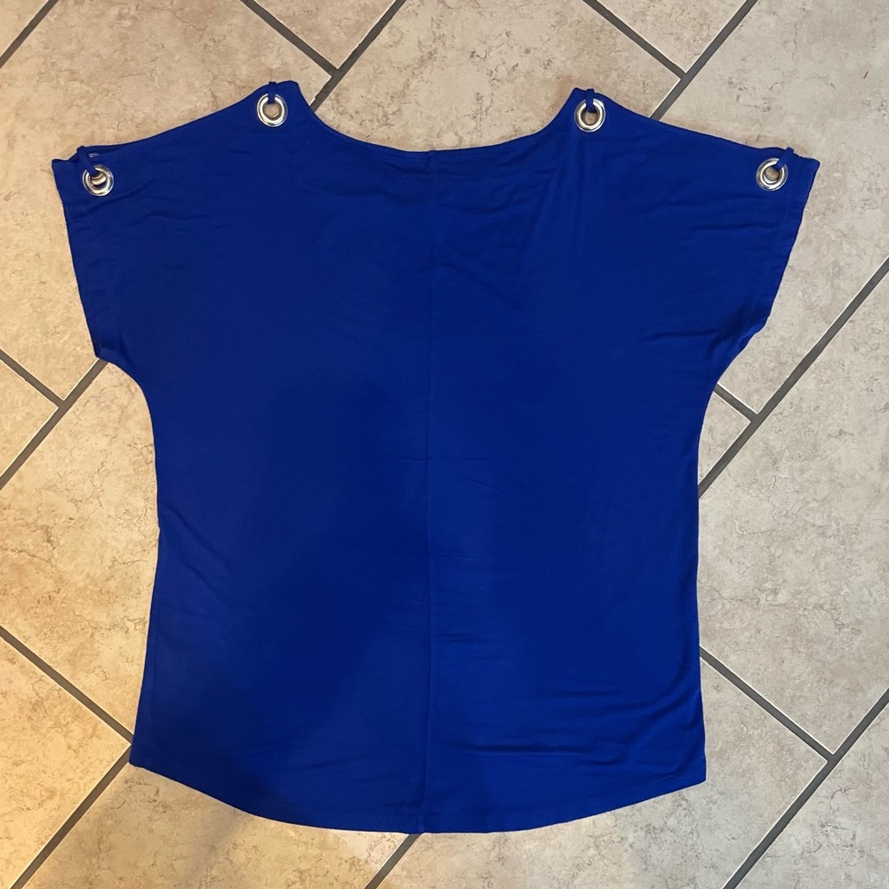 Cable & Gauge blue grommet open short sleeve shirt. Size Large